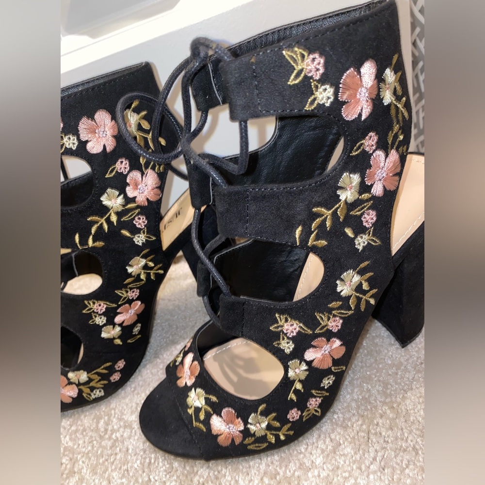 3.75” Black/Floral Heel!